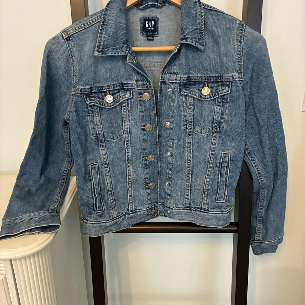 GAP kids Blue Denim Jacket. Size XL. 100% cotton. Almost new!